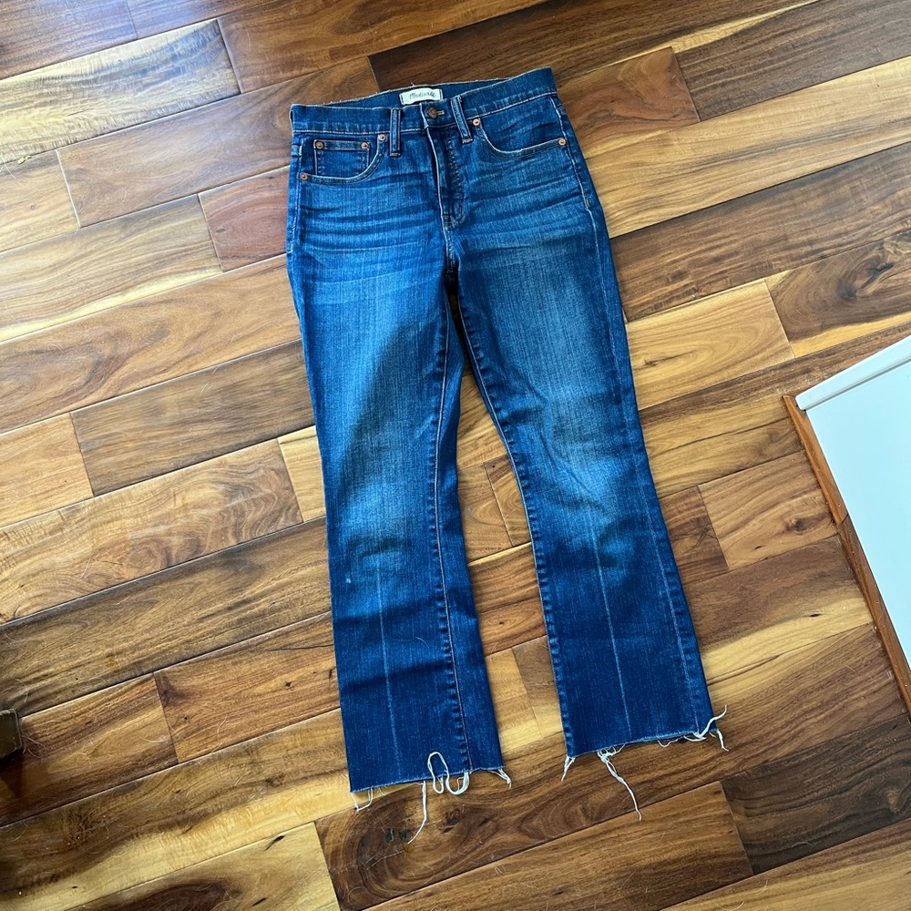 Madewell Cali Demi Bootcut, raw hem jeans, Size 27!